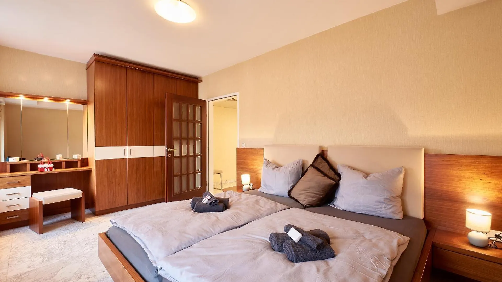 Vienna Prestige Central Luxury Apartment W Free Parking In Innere Stadt contacts